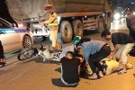 Hà Nội: Thiếu tá CSGT bị xe máy tông gục