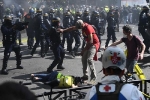 Biểu tình 'Áo vàng' biến thành bạo lực ở Paris, hơn 100 người bị bắt