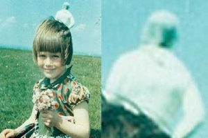Bức ảnh 'người ngoài hành tinh' sau lưng bé gái gây xôn xao 55 năm trước