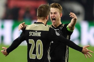 Ajax được hoãn đá giải vô địch quốc gia trước khi gặp Tottenham
