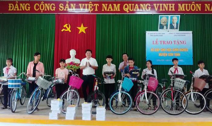 Đoàn thanh niên Agribank trao tặng xe đạp cho học sinh có hoàn cảnh khó  khăn nhân dịp năm học mới  Ngân hàng nhà nước Việt Nam chi nhánh tỉnh Thanh