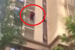 Video: Cụ bà 84 tuổi tay không leo tường chung cư từ tầng 14