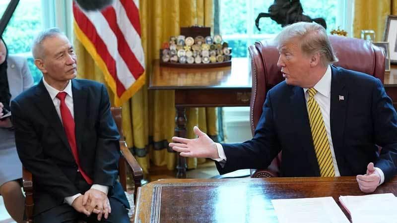 Ông Donald Trump và phó thủ tướng Trung Quốc Lưu Hạc.