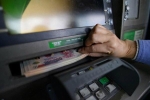 Phí rút tiền ATM, chuyển khoản các ngân hàng hiện nay ra sao?