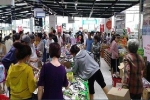 'Tàn phá' siêu thị Auchan: Người tiêu dùng thua cuộc