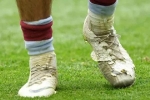 Cầu thủ Aston Villa thắng trận cầu đắt nhất thế giới với giày rách