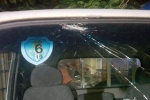 Bị dừng xe kiểm tra, nhóm đối tượng ném vỡ kính ô tô tuần tra của CSGT