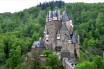 Lâu đài đặc biệt sở hữu bởi một gia đình trong suốt 850 năm