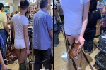 Chàng trai đi siêu thị chỉ mặc độc quần lót, cô gái đứng gần sốc nặng vì 'phần nhạy cảm'