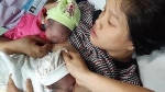 Hy hữu: Sản phụ mang song thai sinh con trong nhà vệ sinh ở Quảng Nam