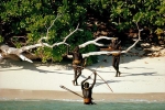 Bí ẩn hòn đảo tồn tại bộ lạc 'giết người lạ' hơn 6 vạn năm qua