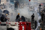 Hong Kong chìm ngập trong hơi cay và bạo loạn
