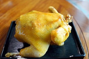 Thả con gà vào nồi cơm điện, 40 phút sau cả nhà được ăn món ngon chưa từng thấy