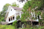 Hàng chục biệt thự nghỉ dưỡng bị bỏ hoang trên đồi thông Đà Lạt