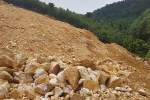 Đột nhập 'mỏ' quặng thạch anh trái phép ở khu vực biên giới Việt - Lào