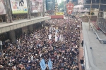 'Biển người áo đen' biểu tình đòi lãnh đạo Hong Kong từ chức