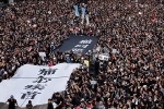 'Biển người áo đen' biểu tình, lãnh đạo Hong Kong xin lỗi