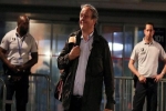 Được trả tự do, cựu Chủ tịch UEFA Platini tươi cười rời đồn cảnh sát tại Paris