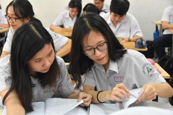 Học sinh Trường THPT Lương Thế Vinh (TP HCM) gấp rút ôn tập cho kỳ thi THPT quốc gia 2019 Ảnh: TẤN THẠNH