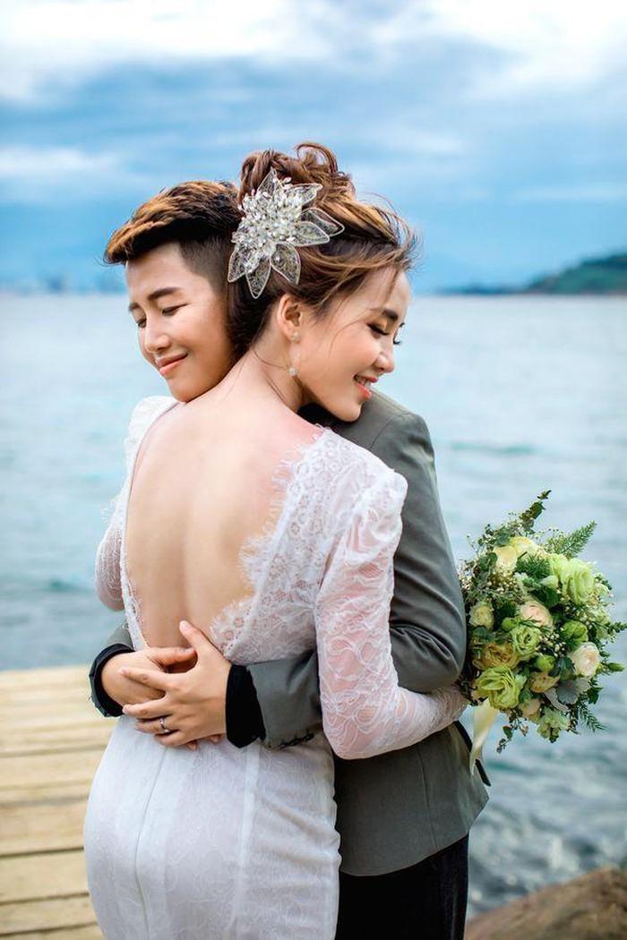 Cặp đôi LGBT nổi tiếng YunBin  Tú Tri tung ảnh cưới với hơn 5 concept 
