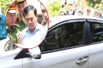 Tài xế bí ẩn, ngụy trang kín mít ngồi chờ sẵn trong ô tô đón ông Nguyễn Hữu Linh rời tòa