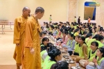 Hàng nghìn học sinh tham gia khoá tu hè, học pháp sám hối ở chùa Ba Vàng