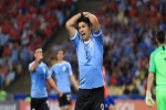 Phút hớ hênh của anh bạn thân Messi đang chơi cho tuyển Uruguay: Đòi penalty vì bóng... chạm tay thủ môn