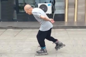 Choáng với cụ ông 88 tuổi trượt patin như thanh niên