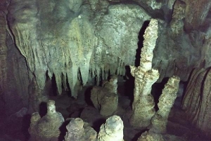 Người dân phát hiện hang động với nhũ thạch tuyệt đẹp ở miền Tây tỉnh Quảng Trị