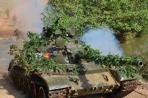 Xe tăng T-54B Việt Nam nâng cấp dũng mãnh trên thao trường