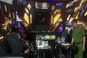 32 thanh niên chơi ma tuý trong phòng VIP quán karaoke