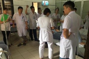 Vụ lật xe khách ở Quảng Ninh: Thêm 1 người chết, nhiều người bị thương nặng