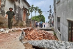 Hố tử thần 'nuốt' căn nhà 2 tầng ở Hà Nội