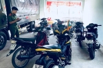 'Quái xế' vứt bỏ hàng chục xe máy khi bị cảnh sát vây bắt