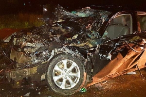 Chủ tịch huyện bị kẹt trong ôtô biến dạng sau tai nạn