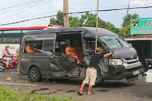 Hai ôtô tông nhau ở Vũng Tàu, 8 người bị thương