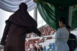 Cặp tình nhân Indonesia bị phạt 100 roi vì 'ăn cơm trước kẻng'