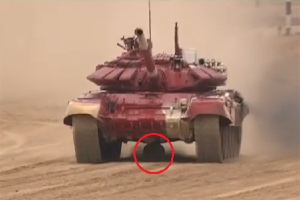 Đội Zimbabwe làm gãy cửa thoát hiểm khi đua xe tăng tại Nga