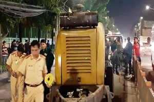 Máy bơm bê tông đứt khỏi xe tải khiến 2 thanh niên tử vong ở Sài Gòn