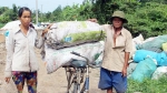 Bến Tre: Vợ chồng nghèo sống bằng nghề lượm ve chai