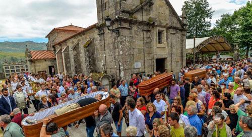 Lễ hội tôn vinh sự sống bằng không khí của đám tang ở Tây Ban Nha. Ảnh: BBC.