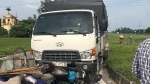 Hà Nam: V a chạm với xe tải người phụ nữ bán quần áo tử vong