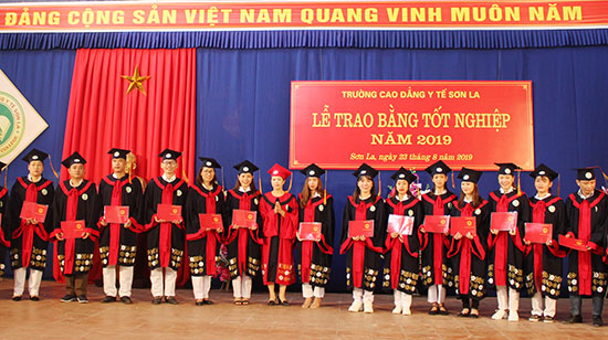 Trường Cao đẳng Y tế Sơn La: Trao bằng tốt nghiệp cho 464 học sinh, sinh viên