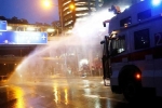 Cảnh sát Hong Kong lần đầu dùng vòi rồng giải tán biểu tình