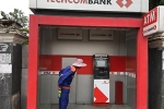 Người nước ngoài gắn vật thể lạ vào trụ ATM ở Sài Gòn
