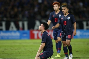 Tiền đạo Thái Lan xấu hổ vì bỏ lỡ cơ hội ghi bàn