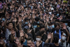 Người Hong Kong biểu tình trước lãnh sự quán Mỹ