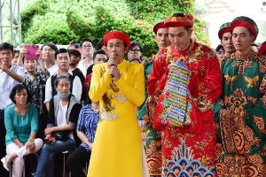 Hoài Linh làm lễ dâng hương Tổ nghề, nhiều nghệ sĩ Việt tham dự