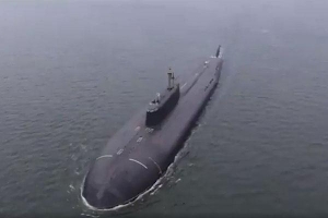 Tàu ngầm hạt nhân Omsk phóng tên lửa diệt mục tiêu cách 350 km