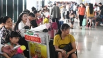 Hà Nội: Bị đánh ở sân bay Nội Bài vì mở túi xách của người khác để xem